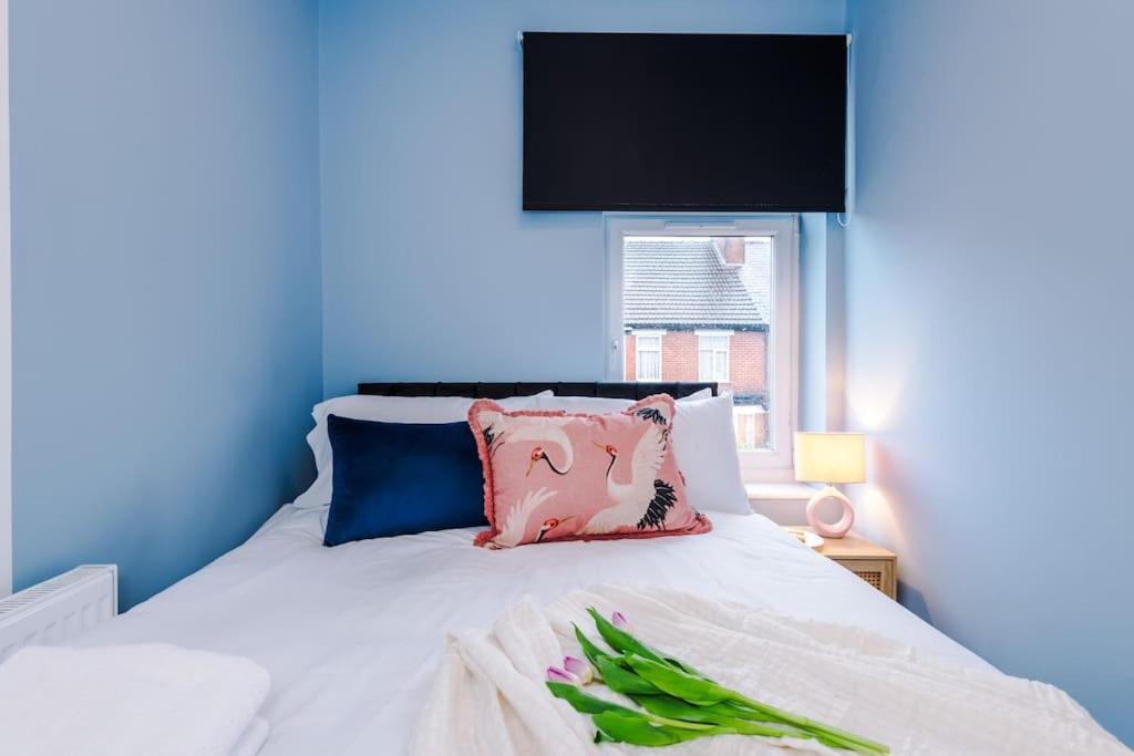 5 Bed Salford Sanctuary Retreat * Manchester