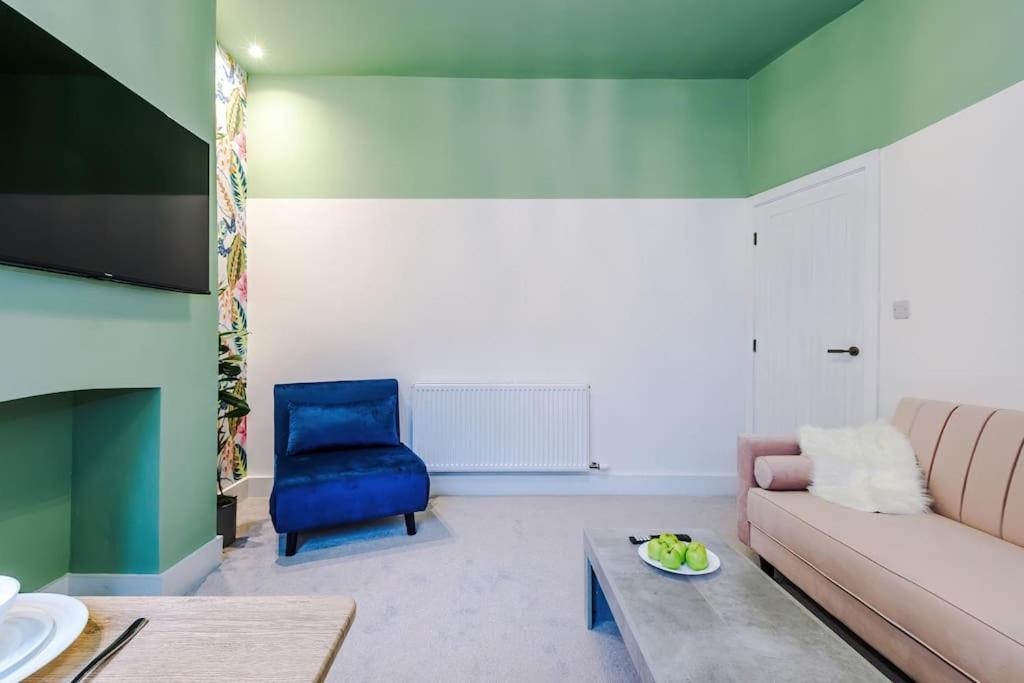 5 Bed Salford Sanctuary Retreat *