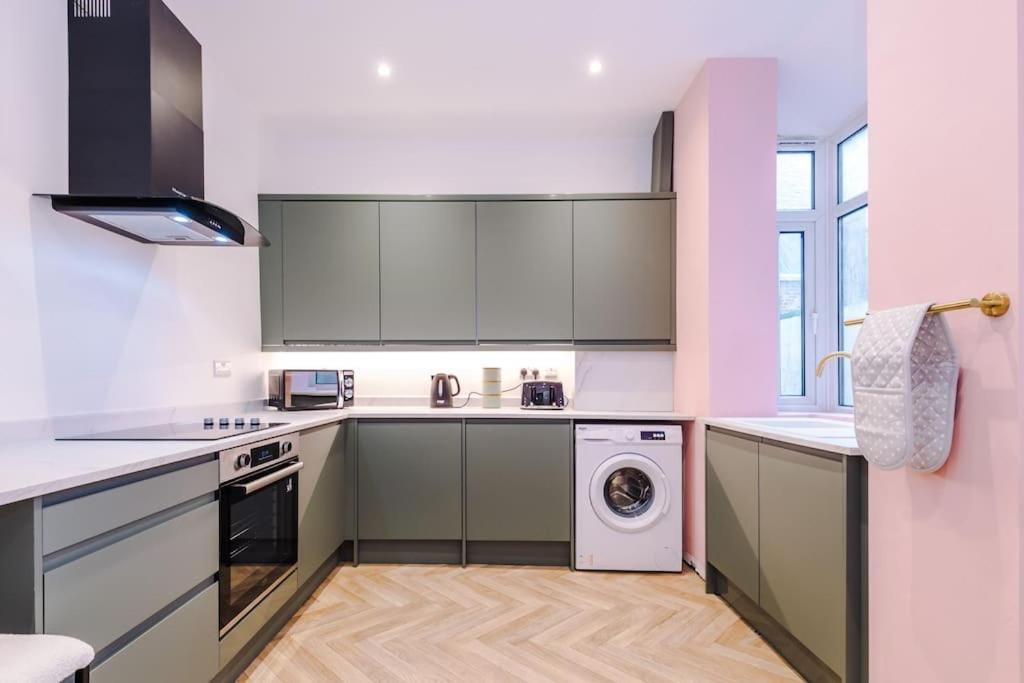 5 Bed Salford Sanctuary Retreat Holiday home Manchester