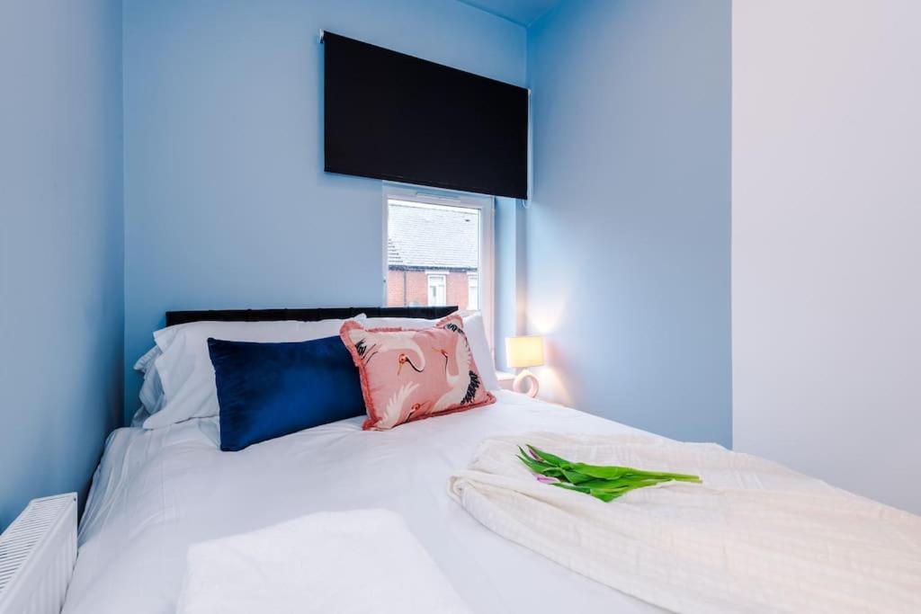 5 Bed Salford Sanctuary Retreat Holiday home
