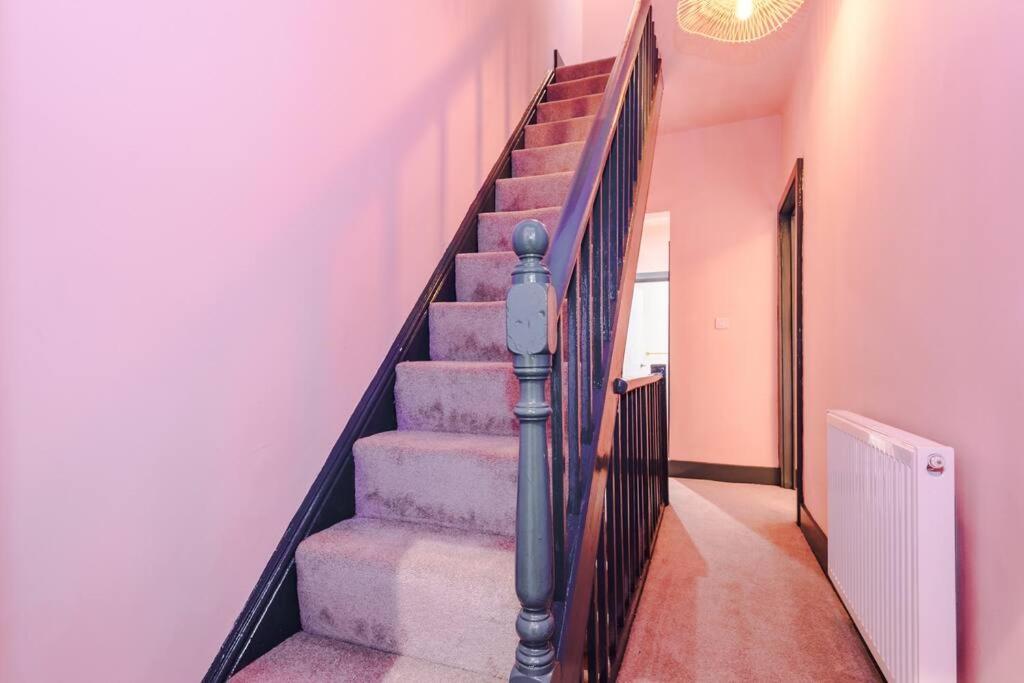 5 Bed Salford Sanctuary Retreat *